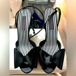 Patent leather black heels 🖤🎀 used twice. Y2K vintage shoes! 🖤